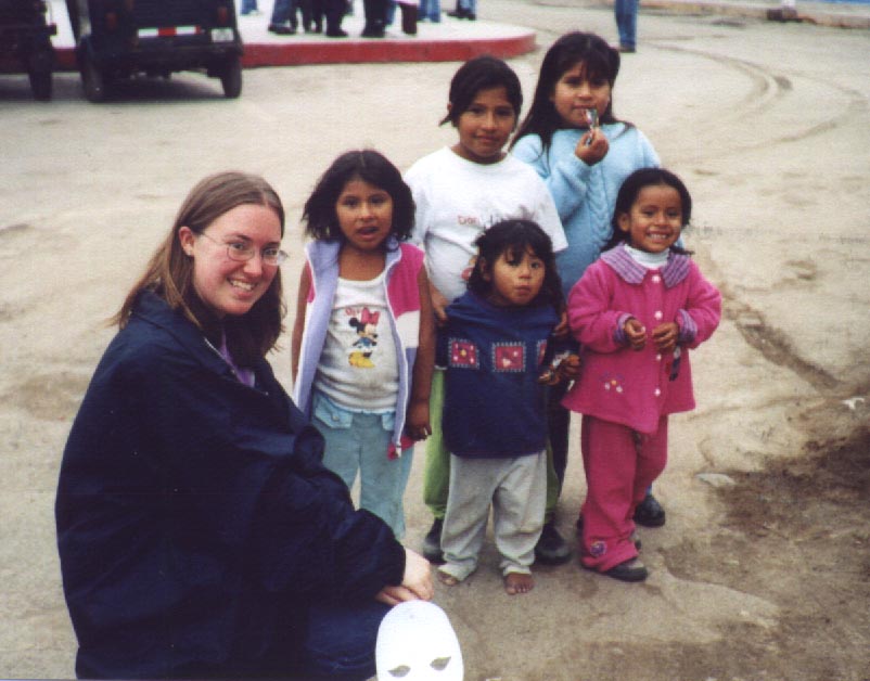 peru_girls_at_pucusana.jpg