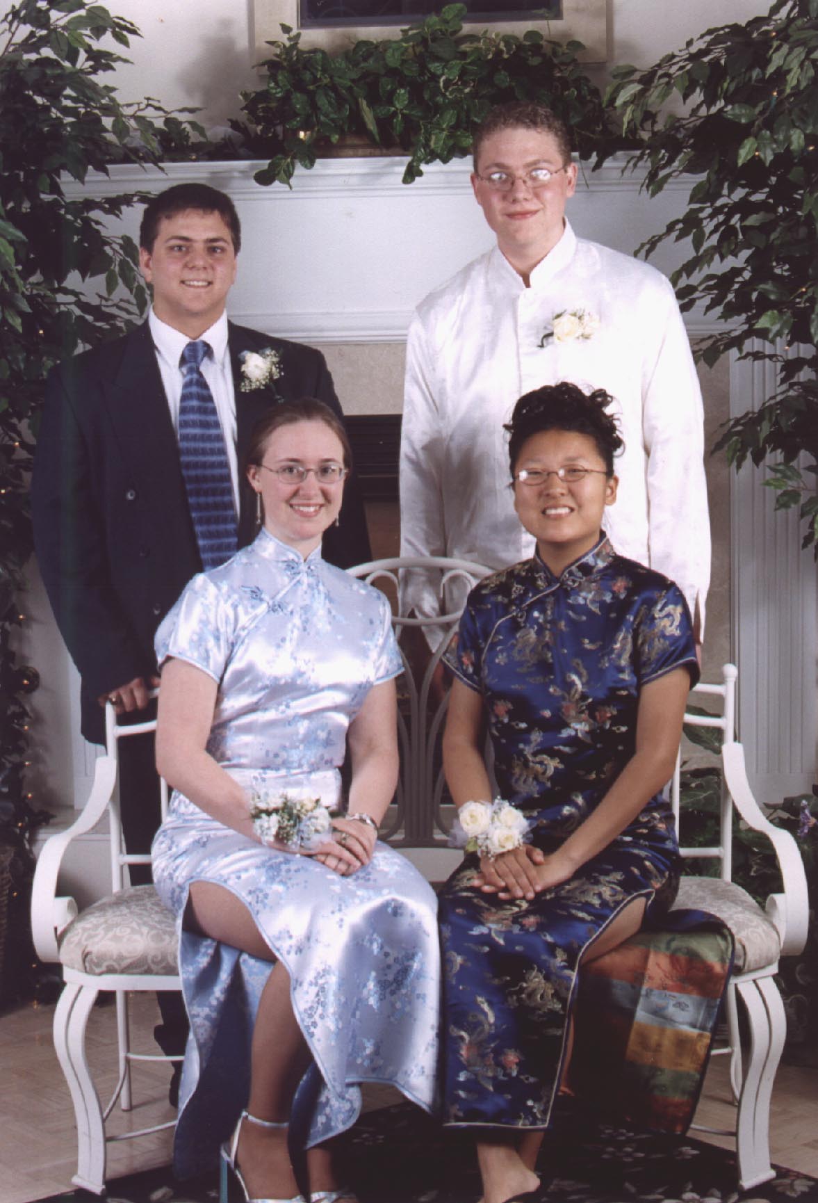 prom03-formal_group_shot.jpg